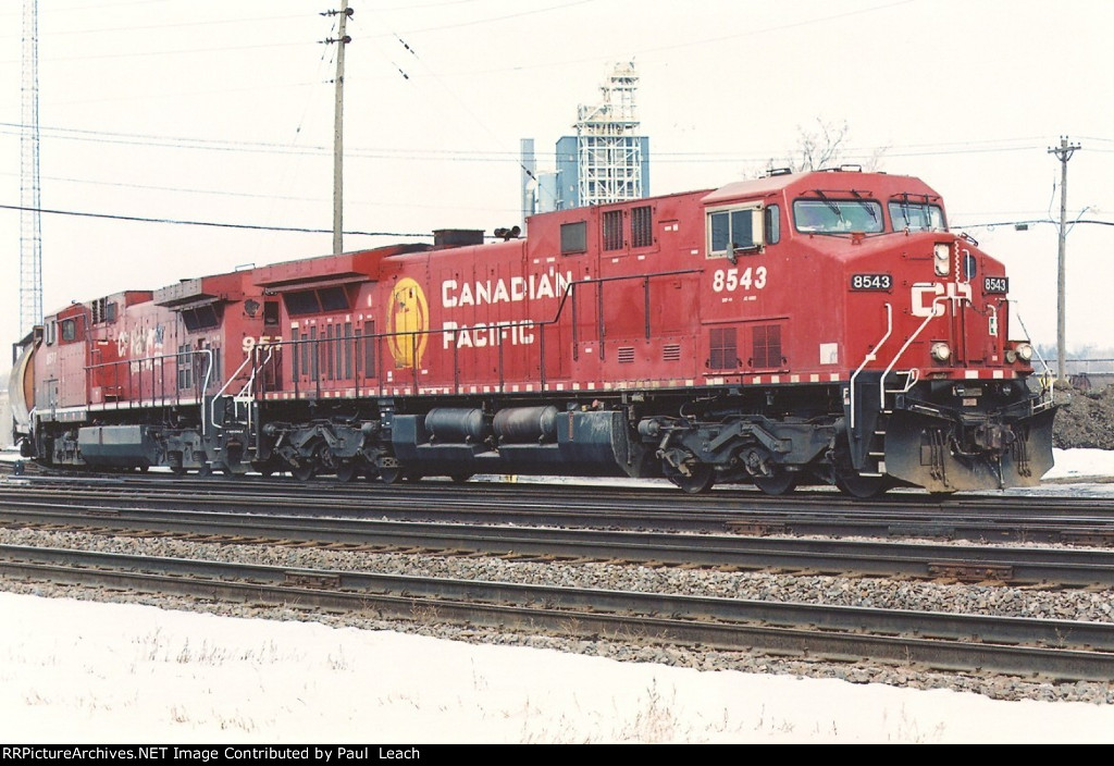 Eastbound grain train comes around the connection